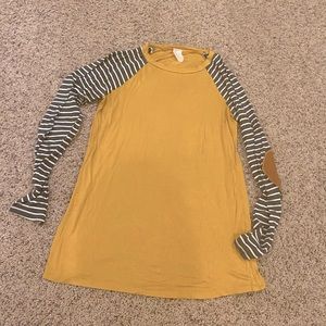 Long-sleeved t-shirt
